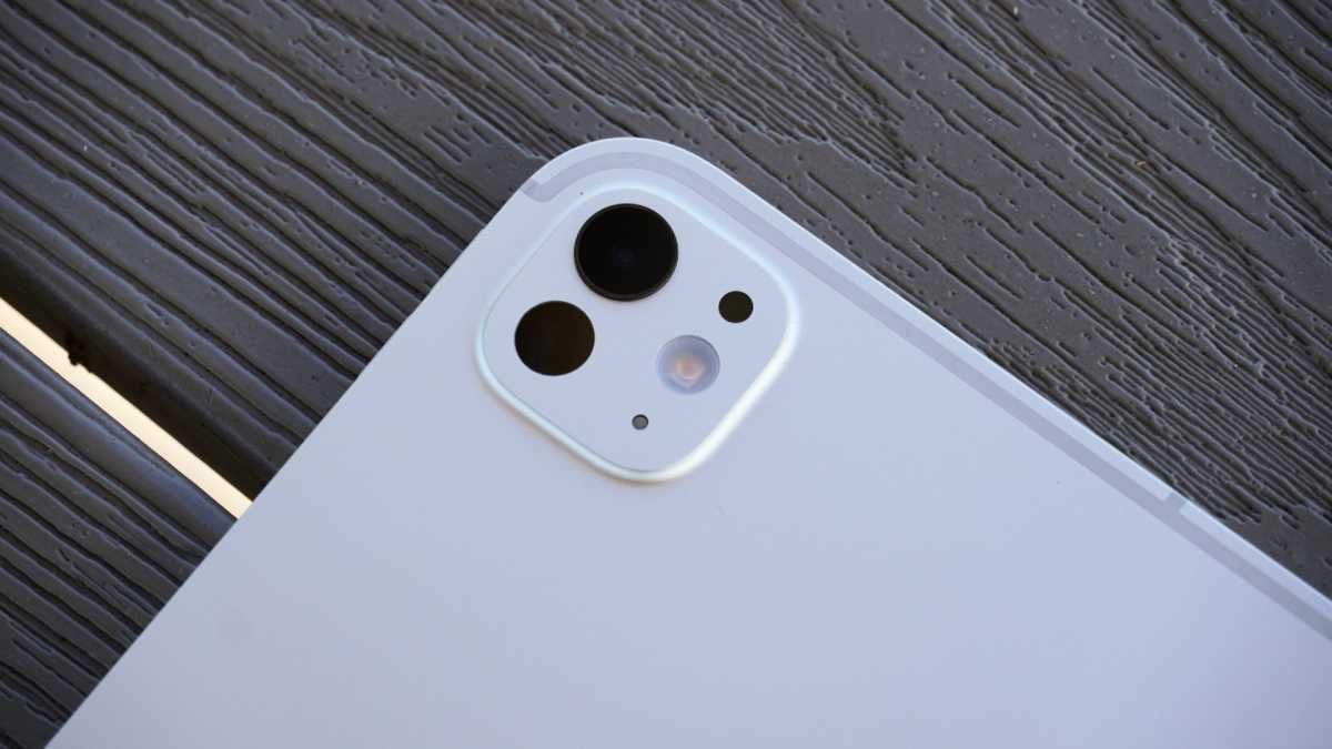 iPad Pro 11 M4 camera housing