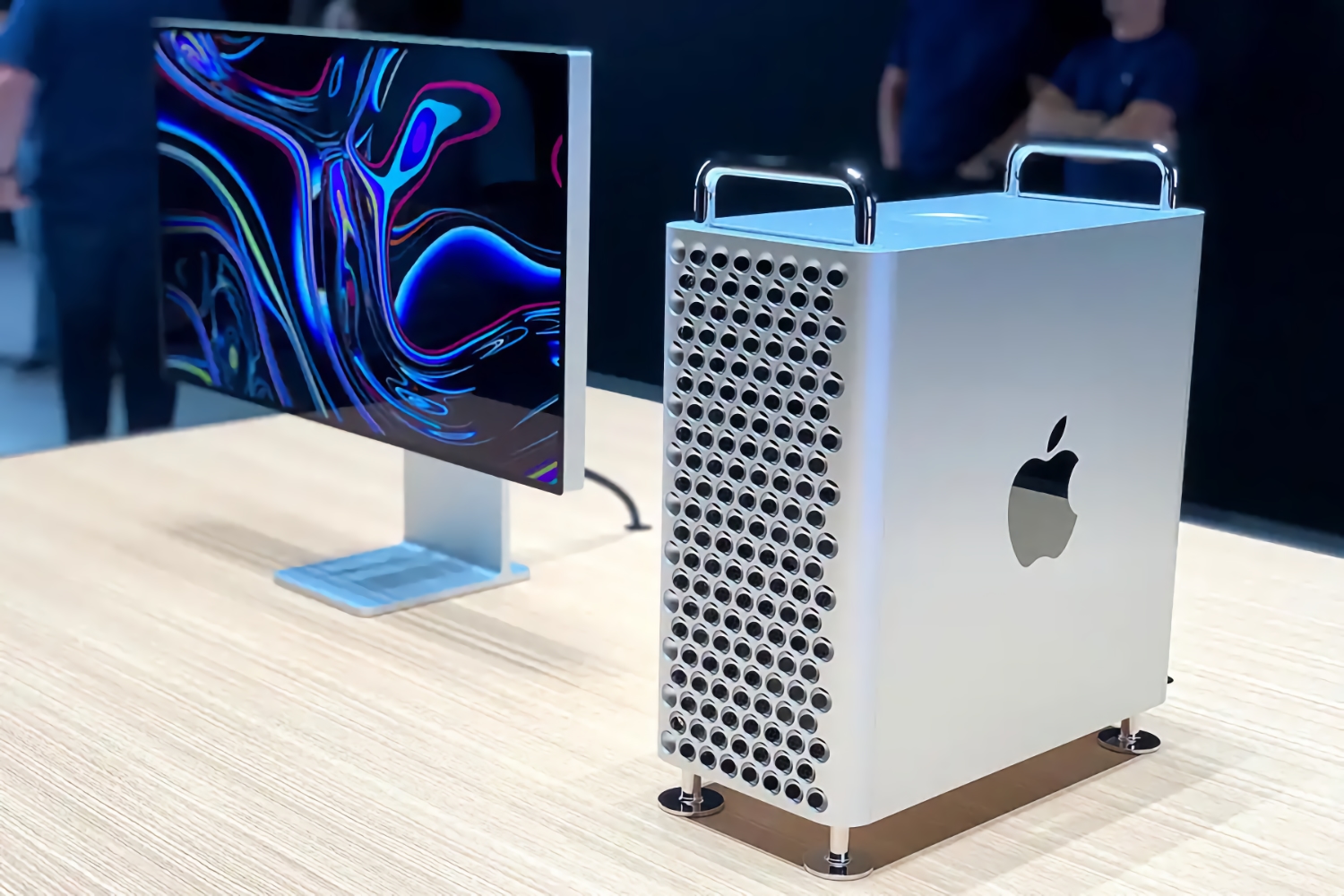 Apple Mac Pro (M2 Ultra, 2023) - The monster Mac 