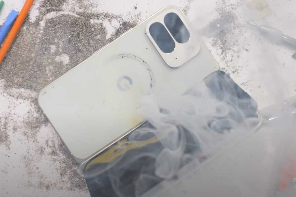 Pixel 10 Fold JerryRigEverything