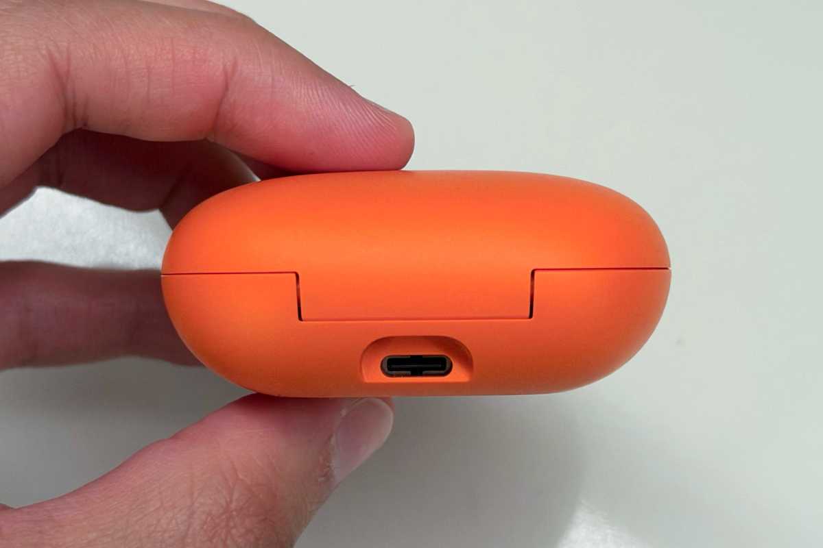 Powerbeats Fit USB C port on case