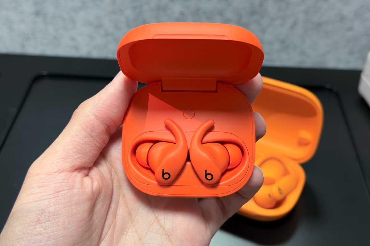 Powerbeats Fit in case