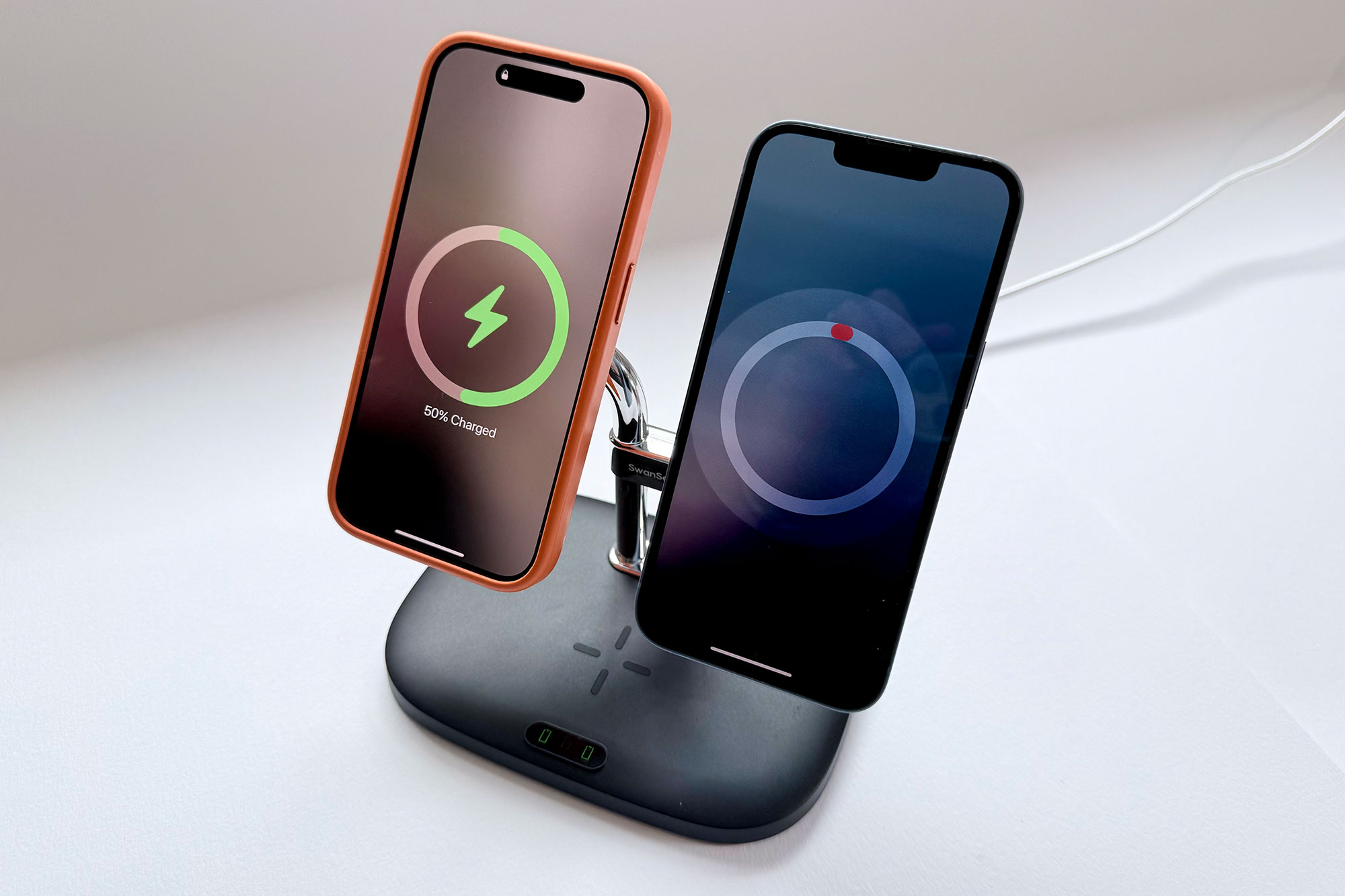 SwanScout 706M Dual Phone Charging Station – Best magnetic charging stand for two iPhones